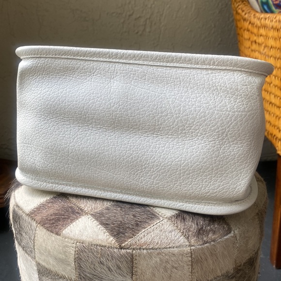 Vintage Chanel White Leather Shoulder Chain Bag - Picture 8 of 17